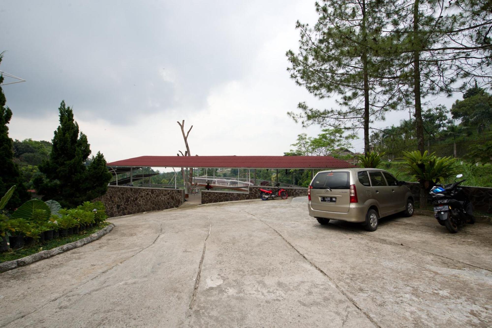 Capital O 3359 Pondok Wisata Jaden Trawas Mojokerto Zewnętrze zdjęcie